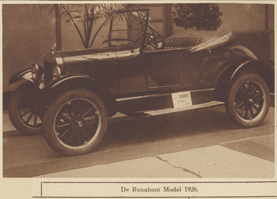 870353 Afbeelding van het nieuwe model Ford 'Runabout 1926', tentoongesteld bij de firma G. Kraak & Chr. Van der Krol ...